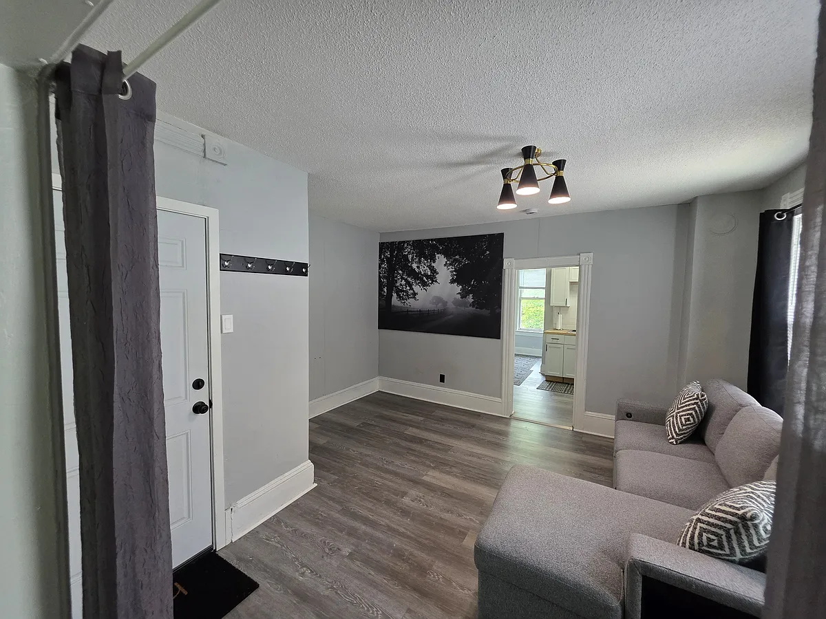 Building Photo - 681 York Ave #3