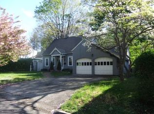 464 Round Hill Rd, Fairfield, CT 06824