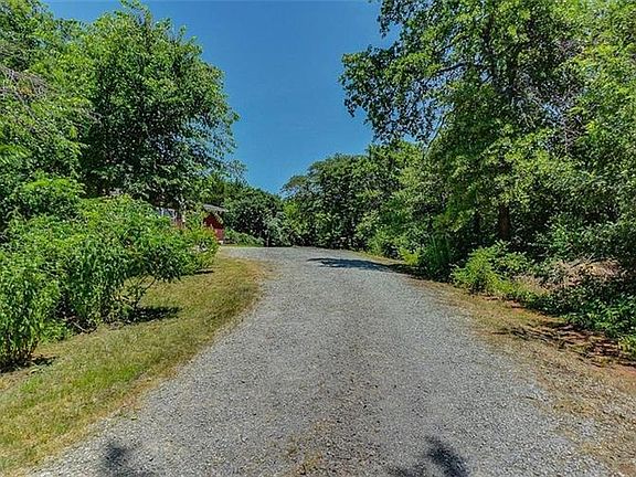 5th image of 221 Floyd Ave