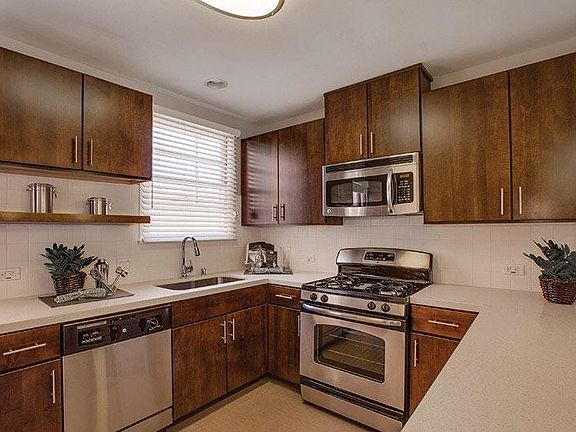 3rd image of 1110 Lake St APT 1