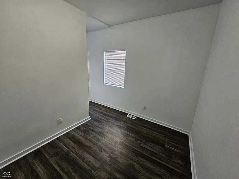 2121 Webb St — Photo 17