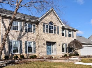 169 Hawkins Cir, Wheaton, IL 60189