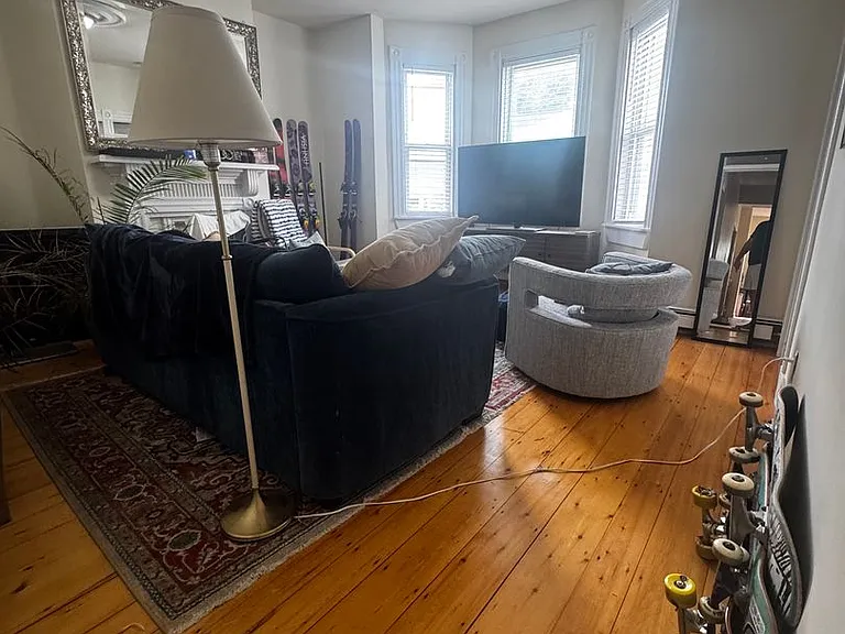 818 Parker St — Photo 7