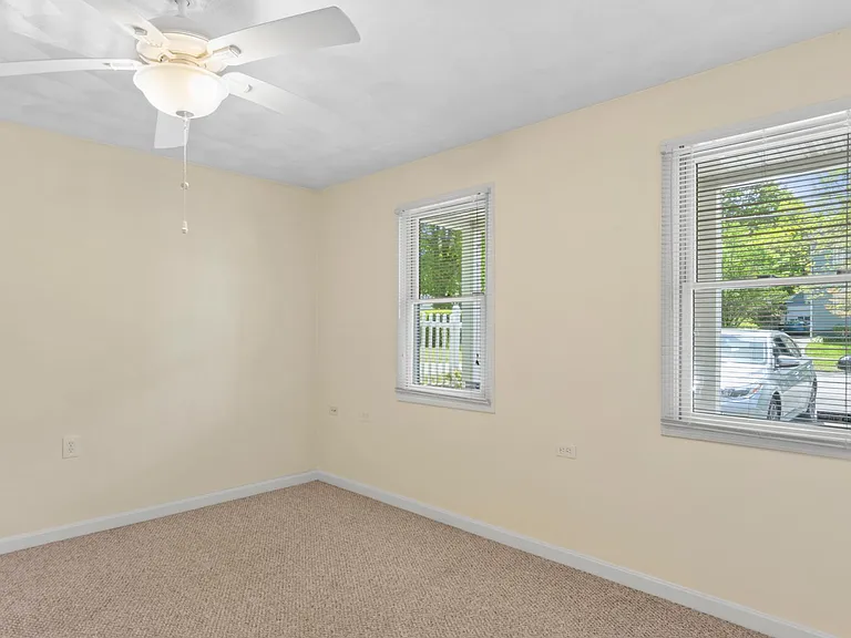 103 Bay View Ave — Photo 10