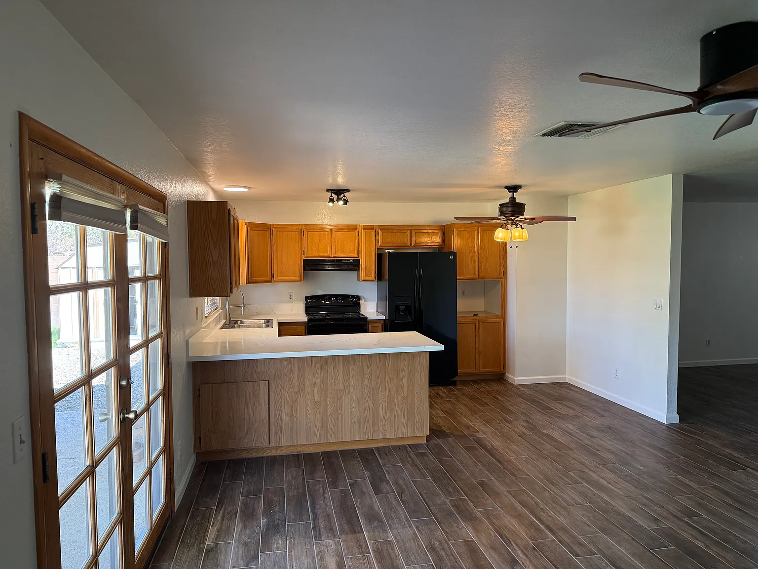 3 bed, 1273 sqft, $2,095 — Photo 4