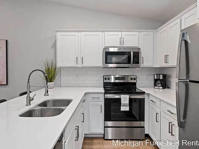 4322 Pine Forest Blvd NE #11 — Photo 10