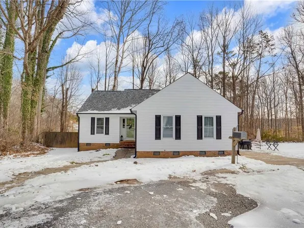 966 Chatfield Dr, Jamestown, NC 27282