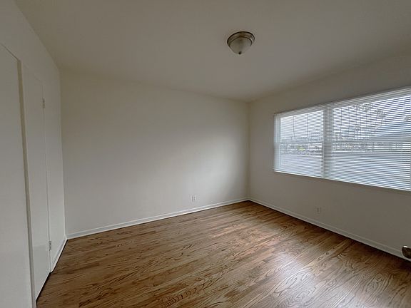 4th image of 2612 Santa Monica Blvd APT 2