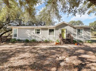 107 Harvest Ln, Floresville, TX 78114