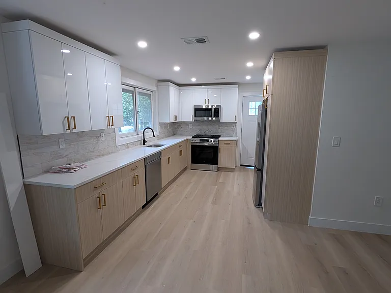 555 Bilper Ave — Photo 2