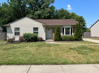48905 Celeste Dr, Chesterfield, MI 48051