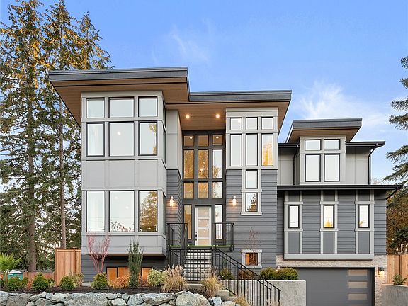 3rd image of 19513 32nd Avenue NE