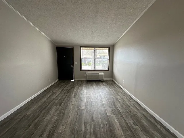 Red Deer Apartments — Photo 4