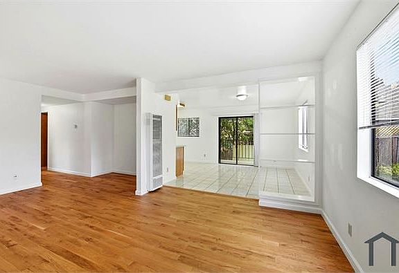 3rd image of 3320 Macarthur Blvd APT 2