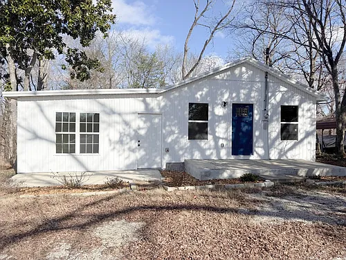 1301 Phillips Dr Photo 1