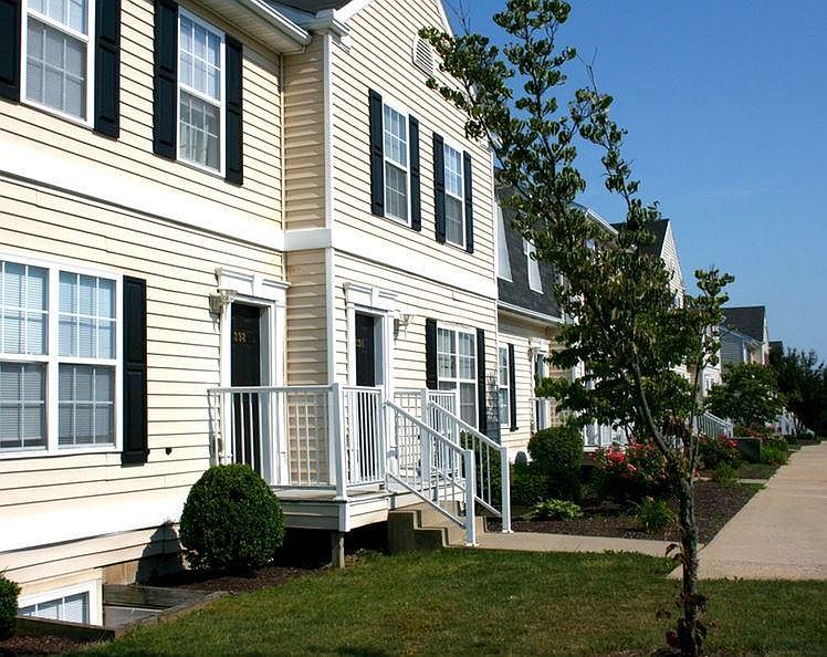 1st image of 100 Medlar Dr #6