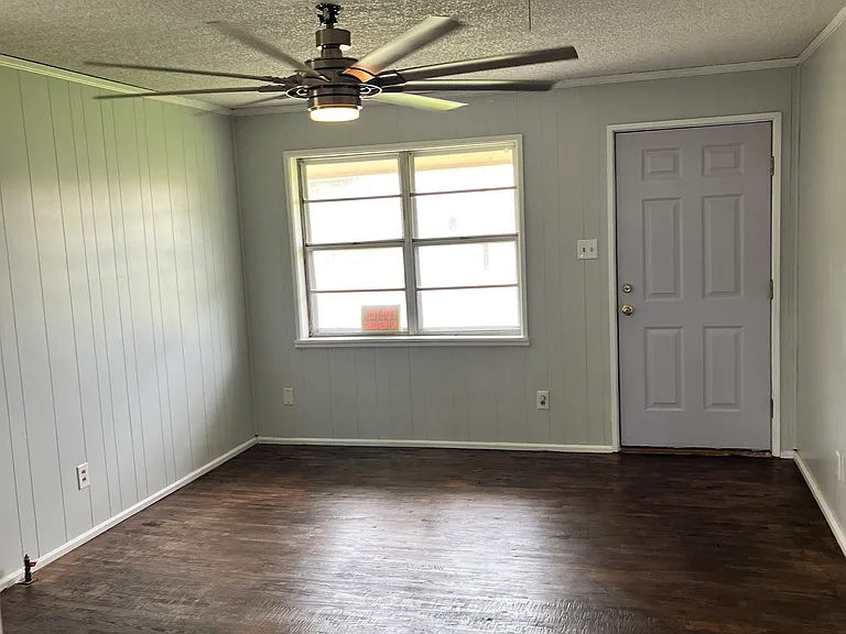 712 W Barnett St — Photo 13