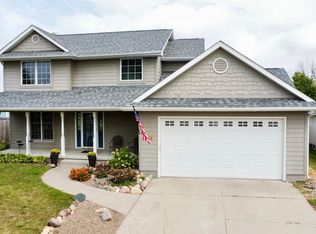 658 Meadow Cir, Huxley, IA 50124