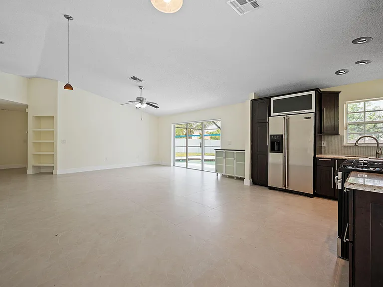 13400 NW 5th Ct — Photo 7