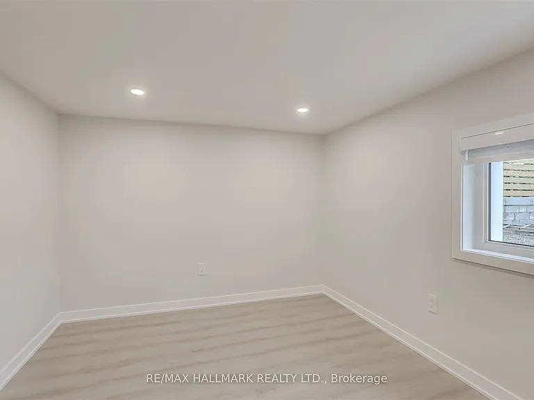 979 Avenue Rd #1 — Photo 8