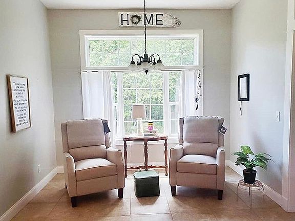 Eat-in Kitchen Table Area