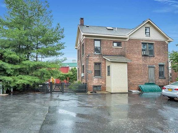3rd image of 203 Glen Cove Ave