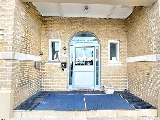 2 bed, 1.5 bath, 500 sqft, $1,800 — Photo 2