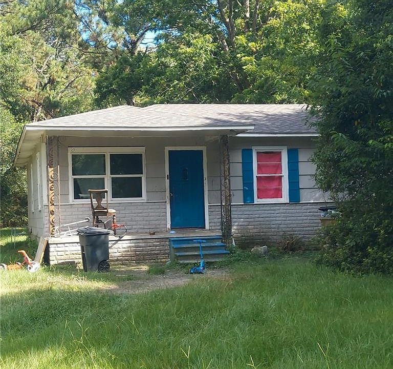 1st image of 2423 Club House Rd