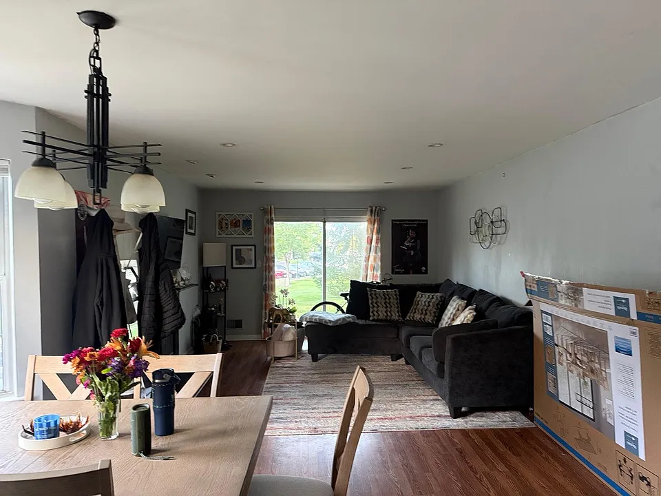 1703 Vroom Dr
