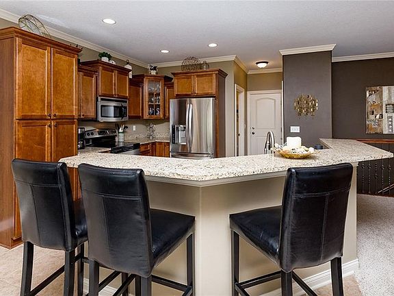 5th image of 912 NW 20th Ln