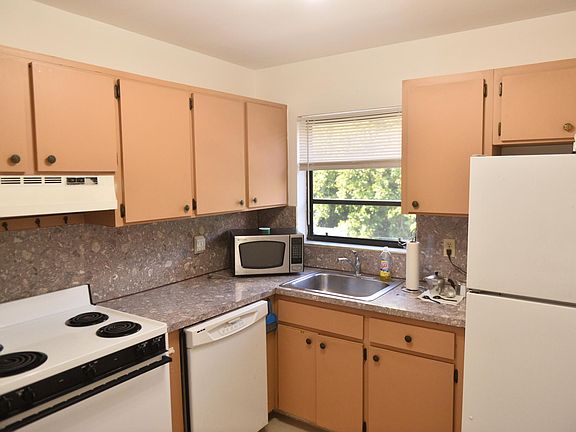 3rd image of 1617 Jefferson Ave APT 301
