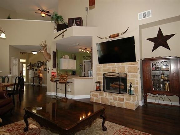 5th image of 205 Hilltop Dr