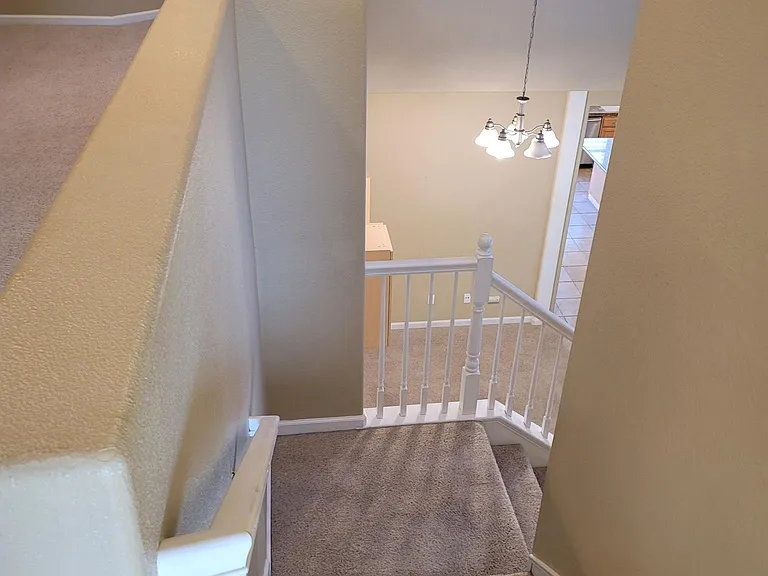533 Stirling Ct — Photo 3