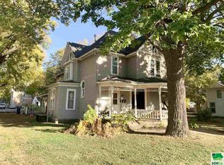 325 Center St, Vermillion, SD 57069