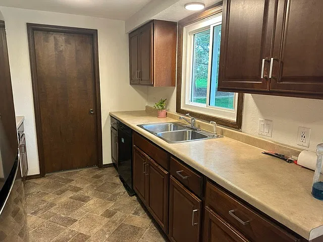 3 bed, 1425 sqft, $1,650 — Photo 4