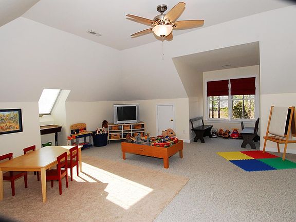 3rd Floor Play/game room