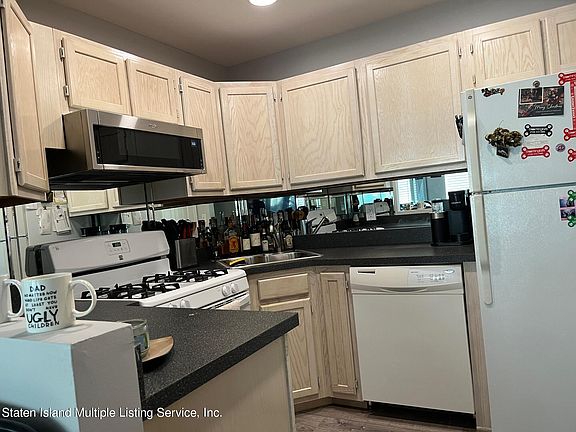 3rd image of 365 Aspen Knolls Way