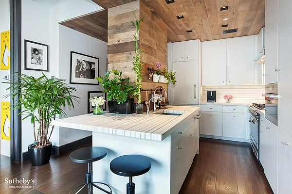 Sold by Sotheby's International Realty | media 18