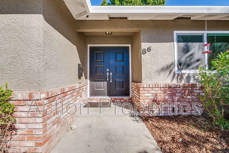 3 bed, 2.0 bath, 1600 sqft, $7,195 — Photo 2