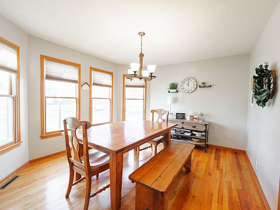 4th image of 2119 Village Ln