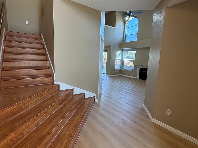 705 Cimarron Trl — Photo 3