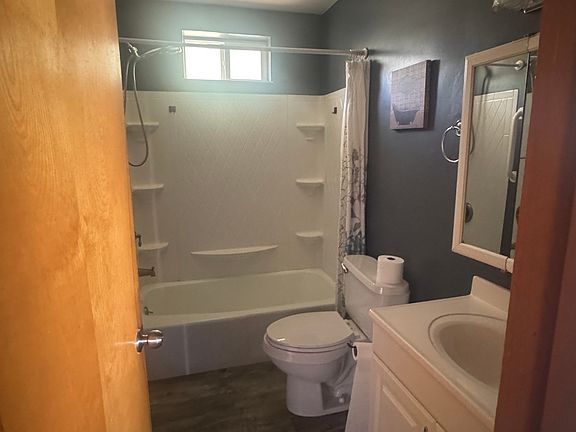 5th image of 209 Bentley Ave