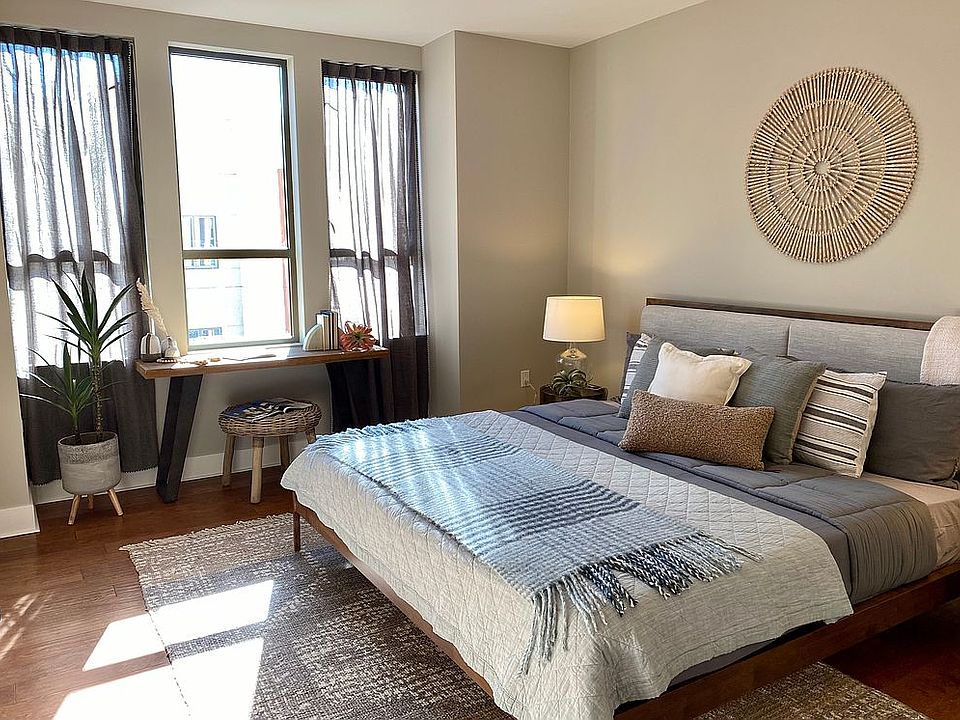 2nd image of 438 W Grand Ave APT 724