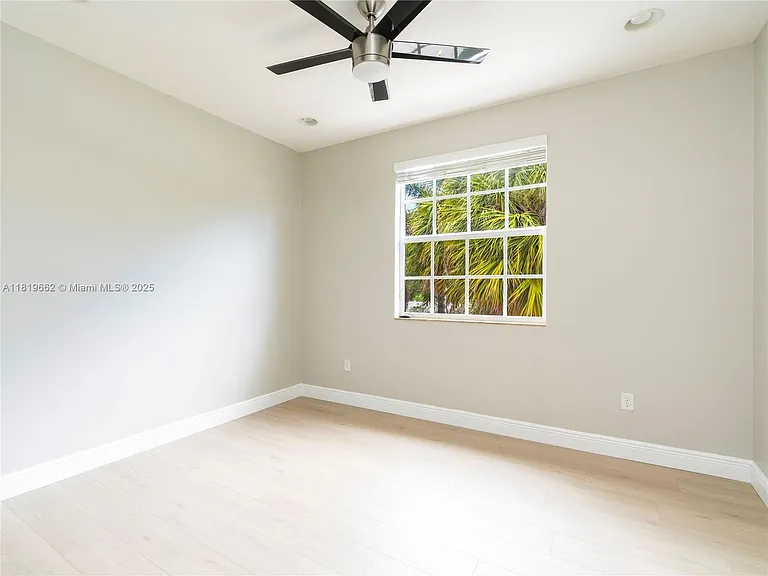 2028 SW 16th Ter #2028 — Photo 11