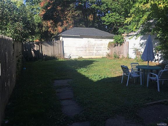 4th image of 424 East St
