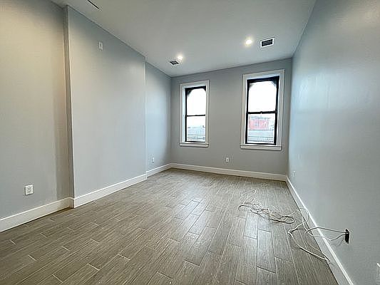 4th image of 266 Bleecker St #2
