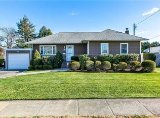 583 Center Chicot Ave, West Islip, NY 11795