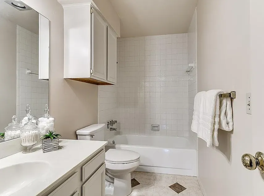 2 bed, 700 sqft, $1,000 — Photo 3