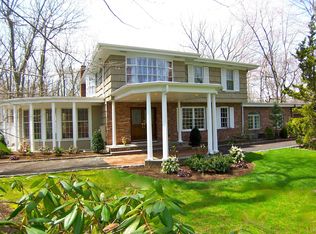18 Barrington Pl, Melville, NY 11747