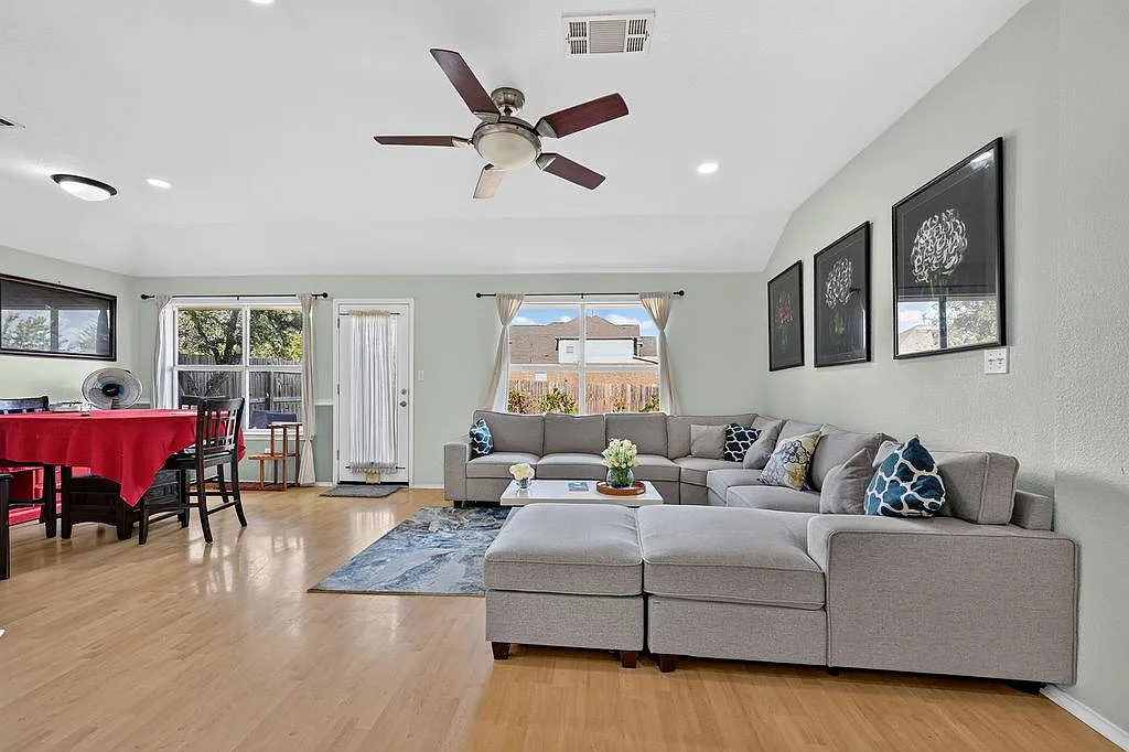 3 bed, 2.0 bath, 1263 sqft, $2,500 — Photo 3